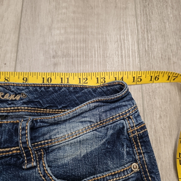 Ariya Jeans Denim Shorts Size 7/8 Distressed Cuffed Y2k Style - Picture 8 of 14